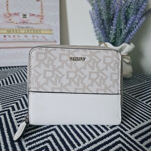 DKNY Beige and White Medium Zip Wallet